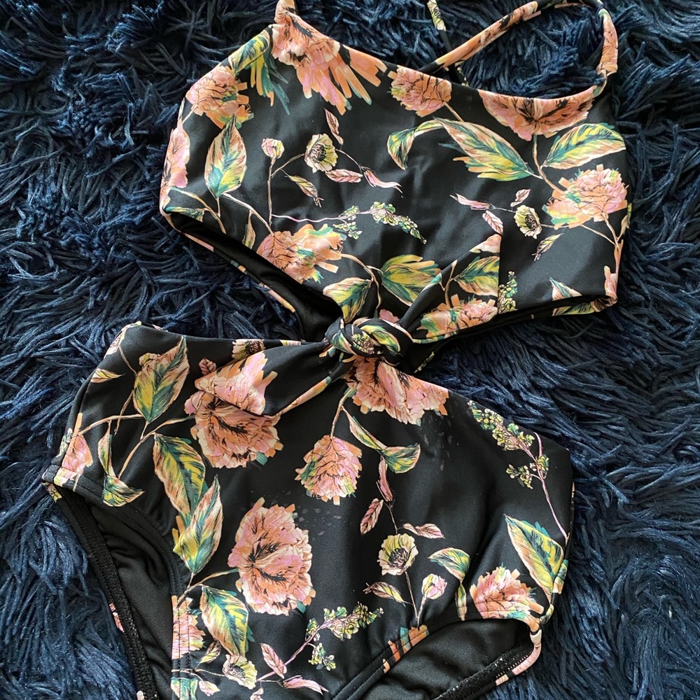 O’Neill Floral Knot One Piece Size 5